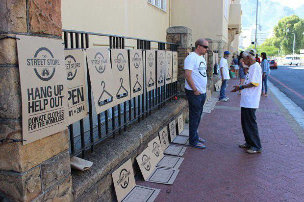 街头捐赠商店,保护受助人尊严--置顶表情